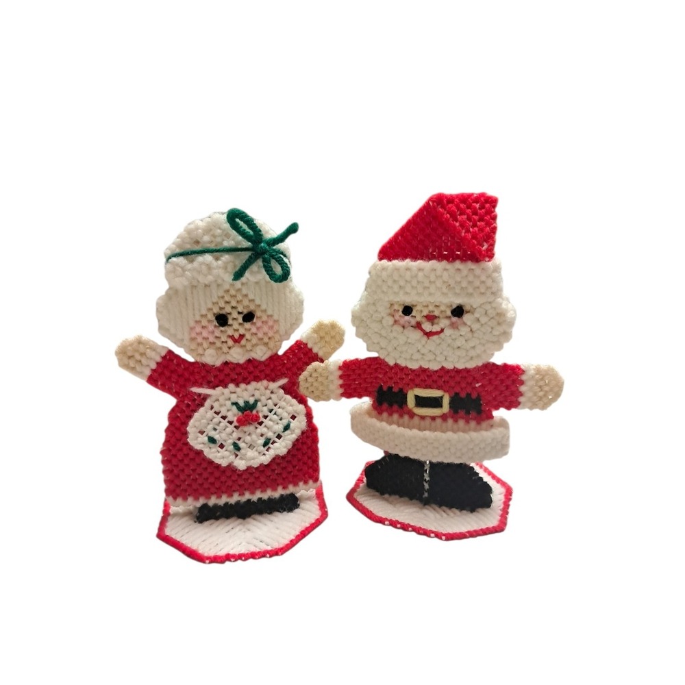 Vtg. Mr. & Mrs. Santa Claus Plastic‎ Needlepoint Standing Christmas or Ornament